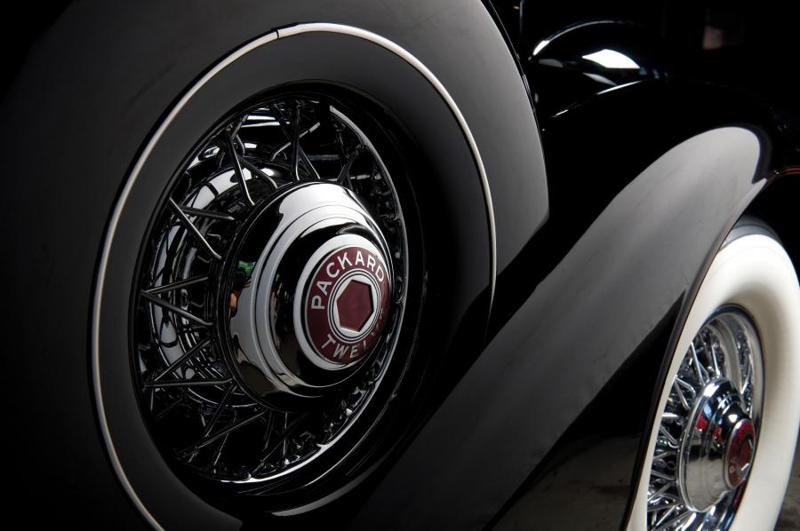 Колеса Packard Twelve 2/4-Passenger Coupe Roadster 1936 года  (фото 11 из 17)